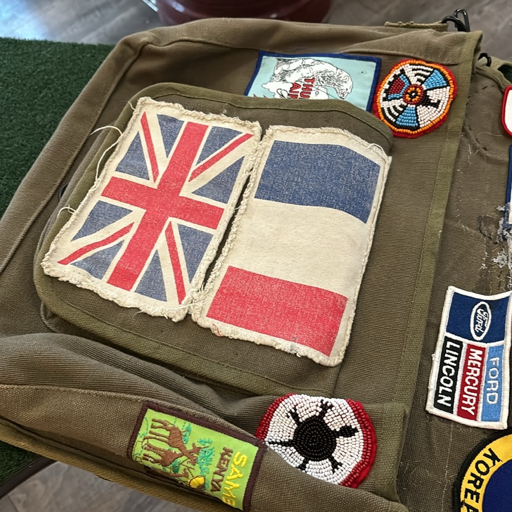 Amazing patchwork military style laptop bag covered in patches colorful unisex - Picture 4 of 7